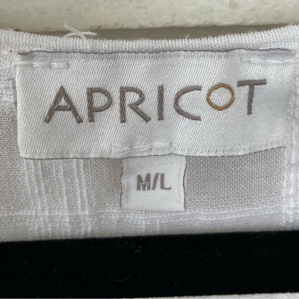 APRICOT White V-Neck Sleeveless Blouse M/L - Picture 7 of 7